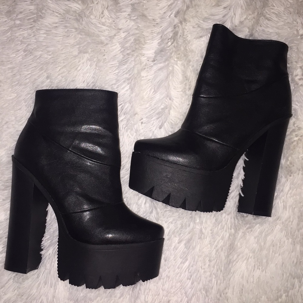 🔥 Black booties